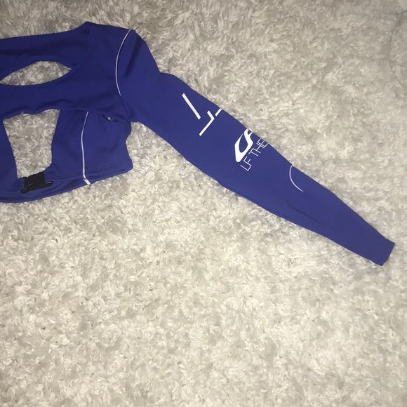 LF LONG SLEEVE BUCKLE FRONT TOP - Picture 5 of 8